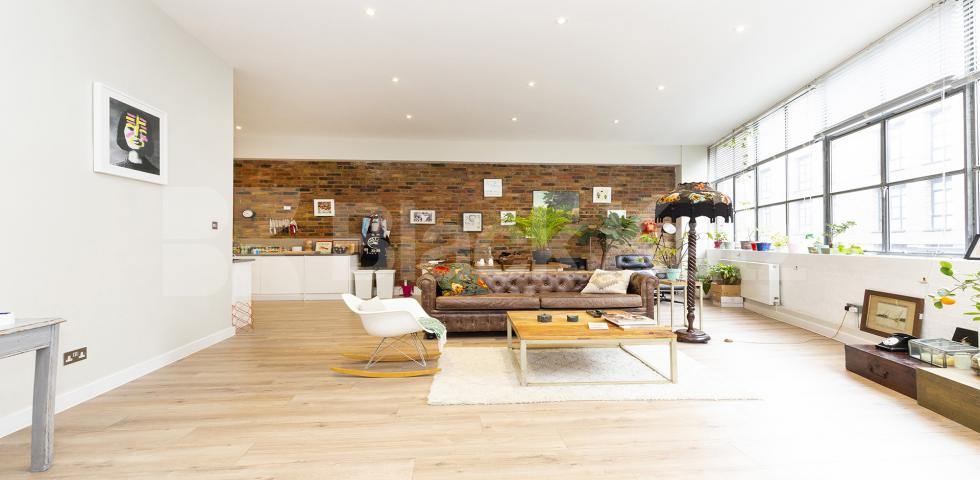 			WAREHOUSE CONVERSION IN ANGEL-OLD STREET-SHOREDITCH, 2 Bedroom, 1 bath, 1 reception Flat			 EAGLE HOUSE-EAGLE WHARF ROAD, ANGEL-OLD STREET-SHOREDITCH